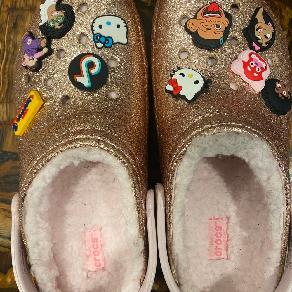 CROCS Kids Slippers in Shimmering Rose with Fun Charms